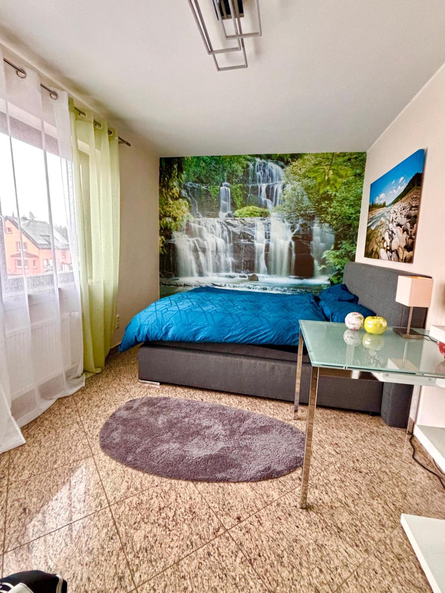 Magisches Doppelzimmer Mit Atemberaubender Wasserfall-Wand In Seligenstadt Exterior foto